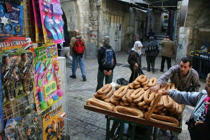 الاحتلال يحرر مخالفات مالية بحق الباعة في القدس