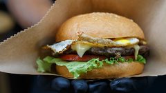 هل تعامل أجسادنا الأطعمة الغربية كالعدوى المرضية