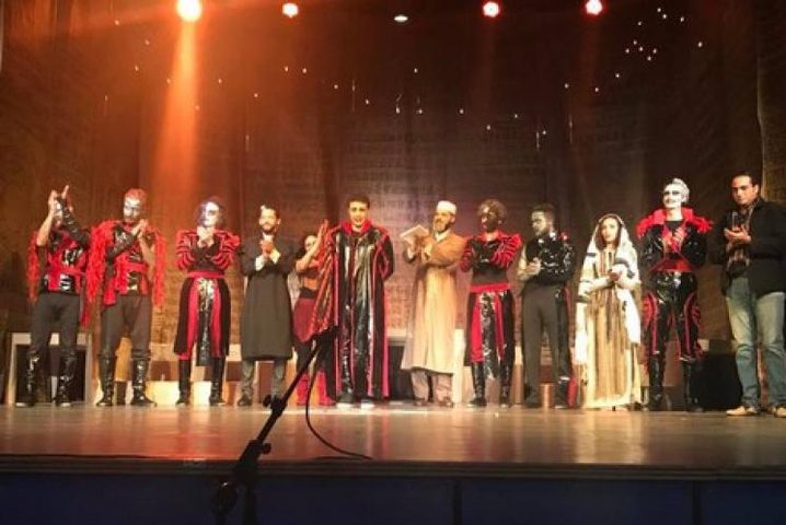 مسرحية "الخادمتان" تنبش جذور التسلط بمجتمعاتنا