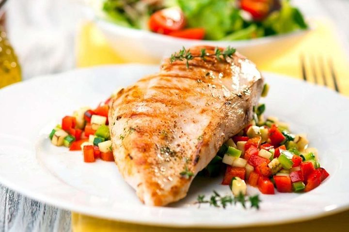 تناولي هذه الأطعمة للحصول على شعر صحي وطويل