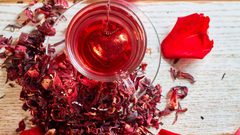 الكركديه والحلبة لفرد الشعر