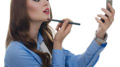 احصلي على خدود بارزة كالنجمات بهذه الطريقة