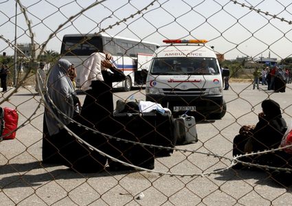 منظمة حقوقية تكشف إجراءات إسرائيل في خنق قطاع غزة