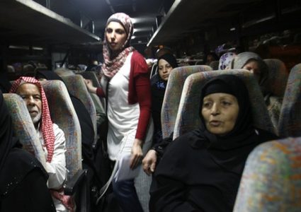 أهالي أسرى غزة يزورون 8 من أبنائهم بمعتقل "إيشل"