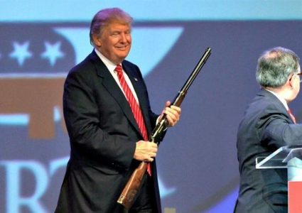 "هآرتس" تشبه قرارات "ترامب" بالإنتحاري الذي يُطلق عبوات متفجرة في مختلف أنحاء العالم