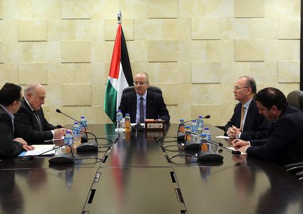 الحمد الله يترأس اجتماعا لبحث سبل تحويل محطة توليد غزة للعمل بالغاز الطبيعي