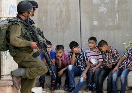 الاحتلال يعتقل سبعة أطفال من حي جبل الزيتون في القدس