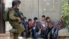 الاحتلال يعتقل سبعة أطفال من حي جبل الزيتون في القدس