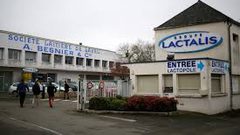 "لاكتاليس" تسحب علب حليب الأطفال من 83 بلداً