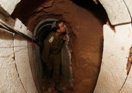 الاحتلال يفجر نفقًا بالقرب من معبر "كرم أبوسالم"