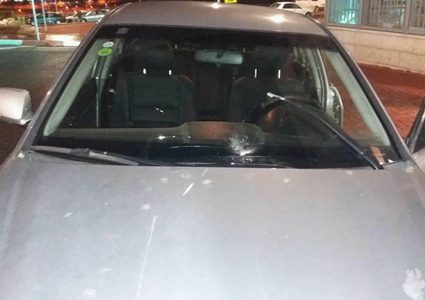 رشق سيارة مستوطن بالحجارة جنوب نابلس