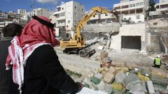 الاحتلال يهدم منزلا في القدس