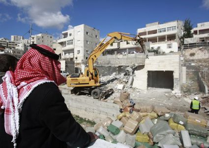 الاحتلال يهدم منزلا في القدس