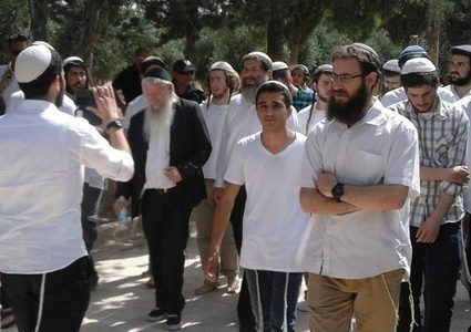 مستوطنون يقتحمون مدرسة شرق بيت لحم