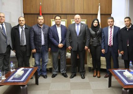 محافظ سلطة النقد يلتقي وفدا من اتحاد المطورين العقاريين