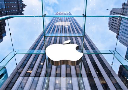 ترامب يجبر "آبل" على إعادة مليارات الدولارات