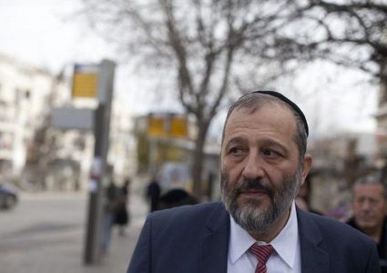 للمرة الخامسة.. التحقيق مع وزير داخلية الاحتلال