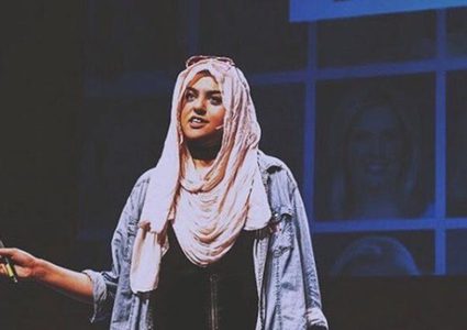 فتاة أميركية مسلمة ترفض جائزة دولية دعماً لفلسطين