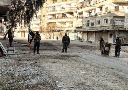 اشتباكات عنيفة على أطراف مخيم اليرموك بين الفصائل المسلحة وداعش