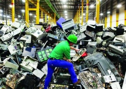 كنوز ذهبية من قلب النفايات الإلكترونية لشركة ديل