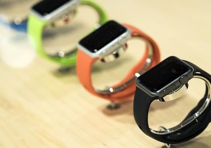 أبل : تحذر مشجعي كرة القدم من الموت