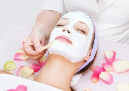 قناع الورد الطبيعي للبشرة الجافة