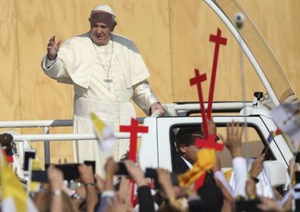 الاعتداء على بابا الفاتيكان في تشيلي