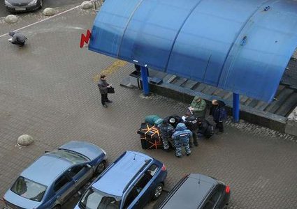 نجاة رضيعة ألقتها أمها من الطابق الثالث