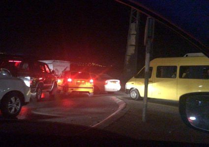 قوات الاحتلال تغلق مدخل قرية العيساوية بالقدس