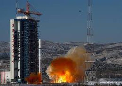 الصين تطلق قمرين صناعيين للاستشعار