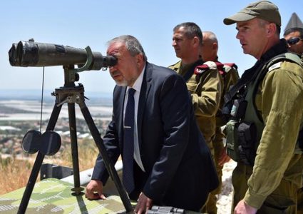 ليبرمان يتهم حماس بالسعي لإنشاء بنية تحتية عسكرية في جنوب لبنان