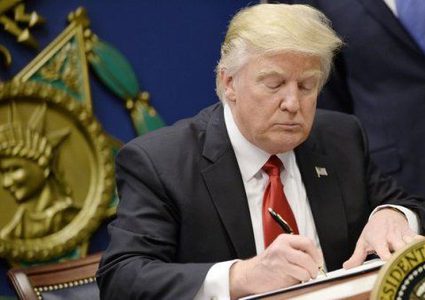 المحكمة العليا الاميركية ستدرس نهائيا مرسوم ترامب حول الهجرة