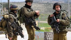 الإحتلال يفتح النار على المزارعين في دير بلوط