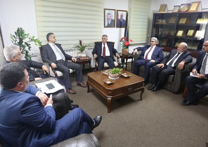 وزيرا الحكم المحلي والاتصالات يبحثان تعزيز التعاون المشترك في مجال البريد