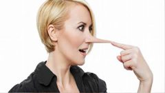 اللغة  الثانية تحرضنا على الكذب