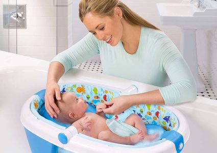 متى يجب غسل شعر طفلكِ الرضيع