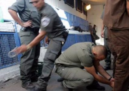 إدارة معتقلات الاحتلال تماطل في تحويل أربعة مرضى إلى المستشفيات