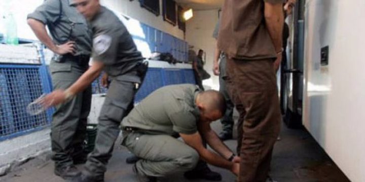 إدارة معتقلات الاحتلال تماطل في تحويل أربعة مرضى إلى المستشفيات