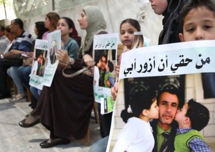 دفعة من أهالي الاسرى يتوجهون لزيارة 11 اسير بـ"رامون"