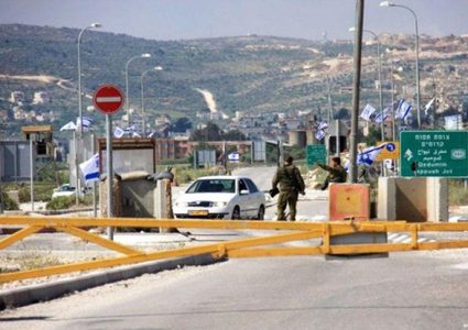 قوات الاحتلال تغلق حاجز زعترة