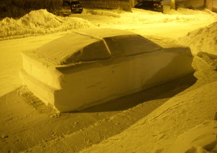 الشرطة الكندية تحرر مخالفة ضد سيارة من الجليد