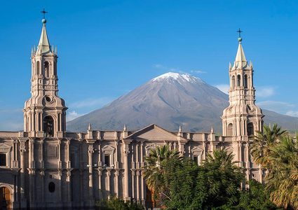 أجمل المدن والجزر تقع قرب أخطر البراكين في العالم