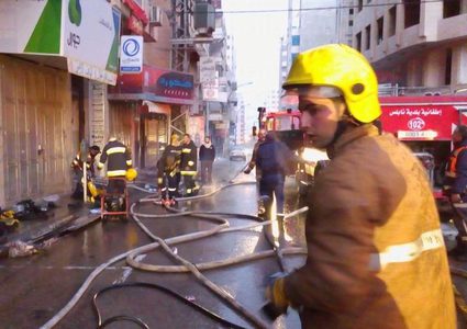 اندلاع حريق في بناية وسط نابلس (فيديو)