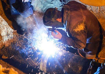 بلدية خان يونس تمدد شبكات مياه لــ120 منطقة وتجري أعمال صيانة لــ 7,300 خط
