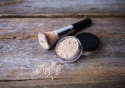 مستحضرات وأدوات يعتبرها خبراء الماكياج عديمة الجدوى