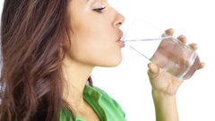 كيف تعيدين النضارة إلى بشرتكِ