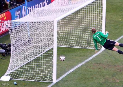 التكنولوجيا.. هل تنهي "كوارث التحكيم" في المونديال؟