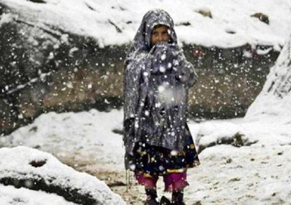 وفاة 17 سورياً جراء البرد أثناء هروبهم الى لبنان