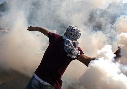 إصابات بالاختناق في مواجهات عند مدخل البيرة الشمالي