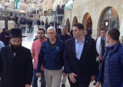 إضراب في القدس ...بنس يُدنس ساحة البراق
